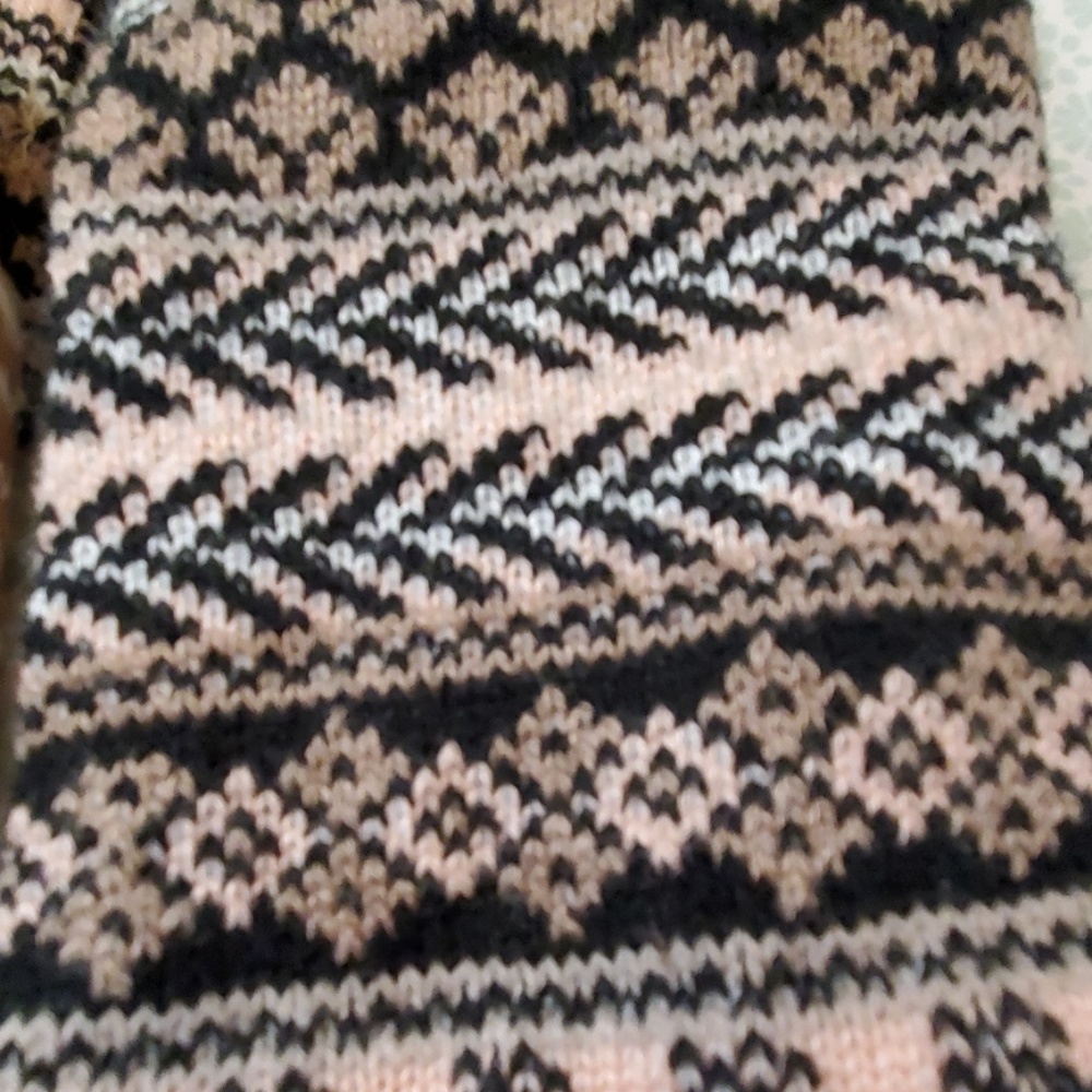 SLIPPER SOCKS AND SCRUNCHIES - Picture 3 of 7